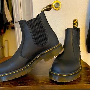NEW no tags!! Dr. Martin 2976 SLIP RESISTANT LEATHER CHELSEA WORK BOOTS - W8/M7